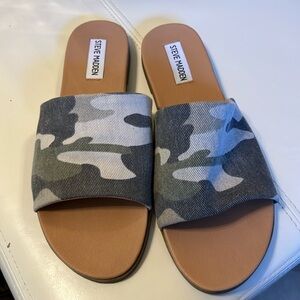 STEVE Madden camouflage slides